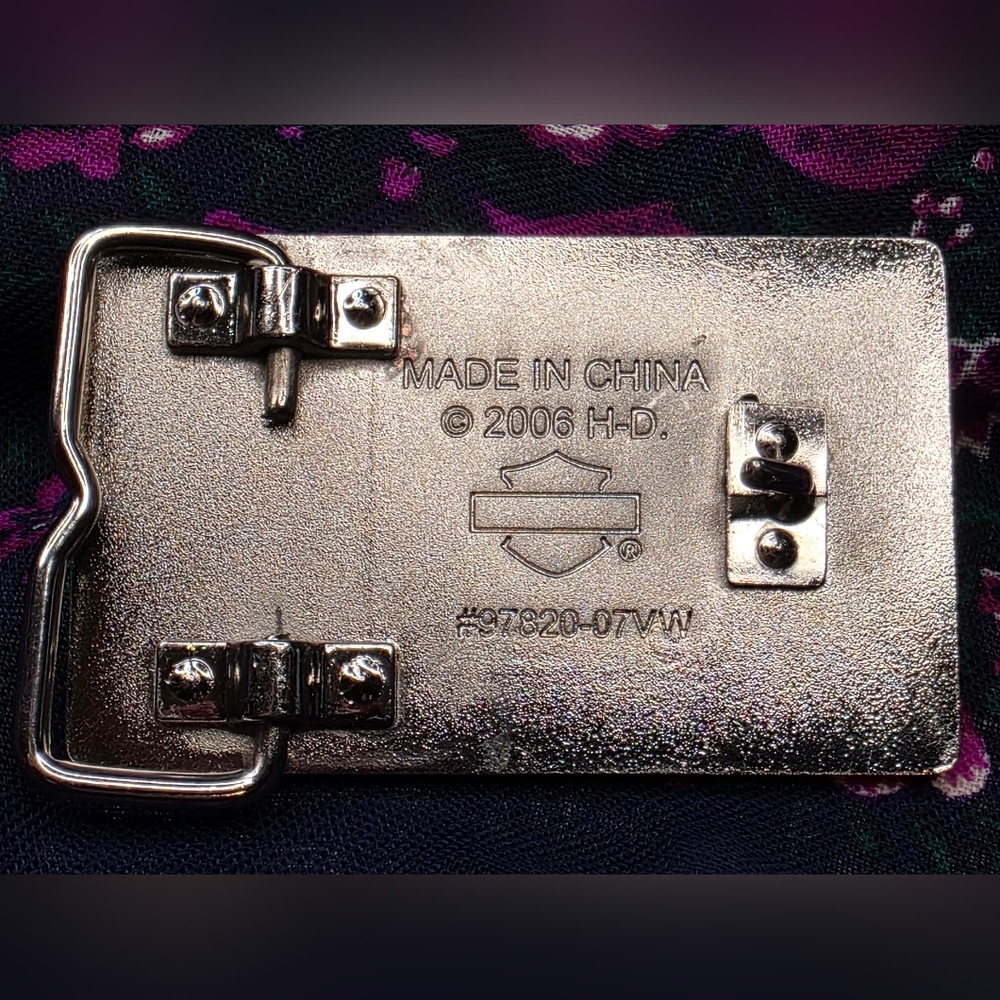 Harley-Davidson Red & Silver Metal Glitter 2006 Belt Buckle - Picture 3 of 11